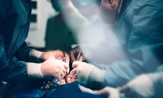 Cirugía de válvula abierta realizada con hipnosis en vez de anestesia