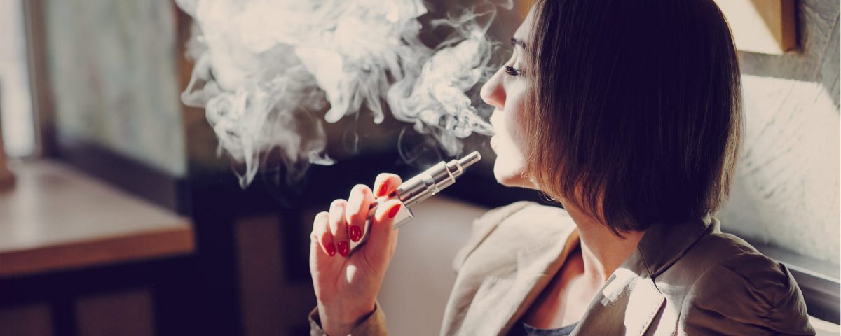 Cigarrillo electrónico provocaría disfunción endotelial en pacientes jóvenes