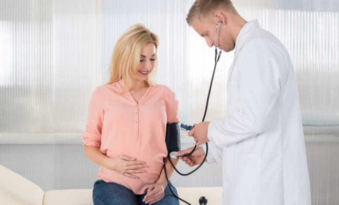 La hipertensión es una de las razones para realizar cesáreas